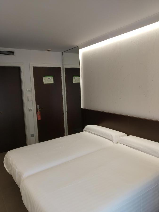 Hotel Olot Centre מראה חיצוני תמונה