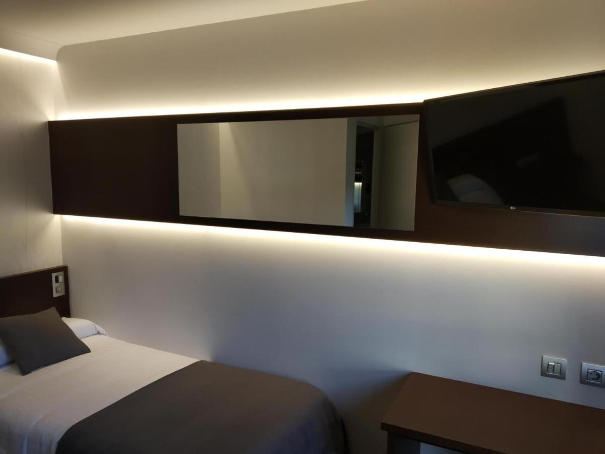 Hotel Olot Centre מראה חיצוני תמונה